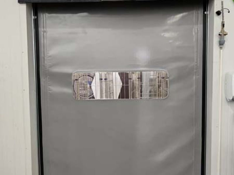 Ejemplo de puerta de lona